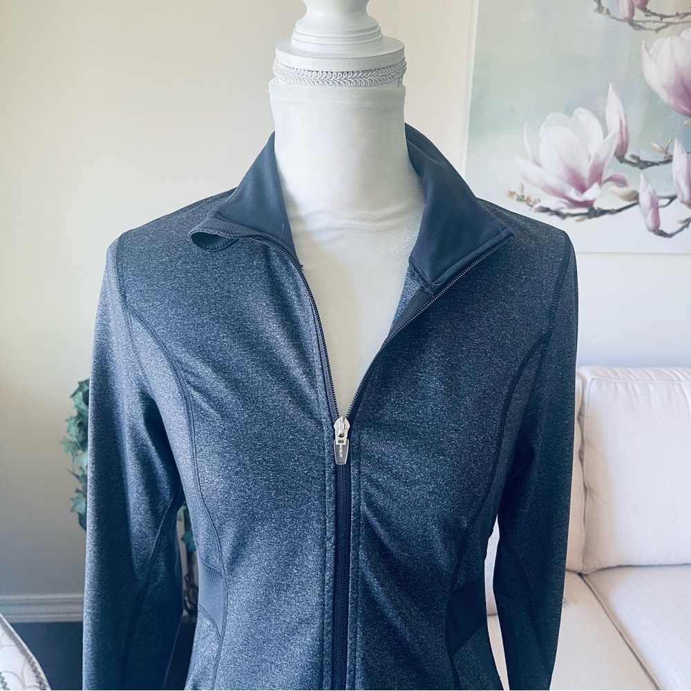 Old Navy Active Fitted Zip Up Jacket - Picture 6 of 16